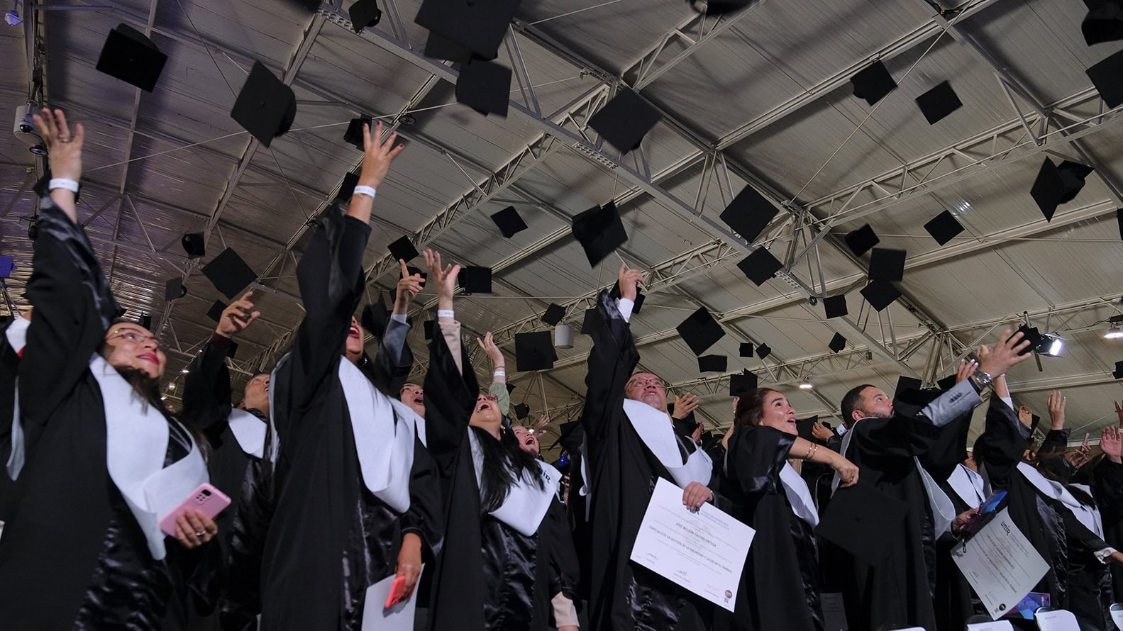 Más de 700 estudiantes vivieron una jornada memorable en la ceremonia de Graduación.