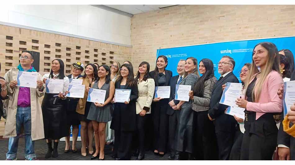Estudiantes premiados con las becas Función Pública y UNIR, el pasado mes.