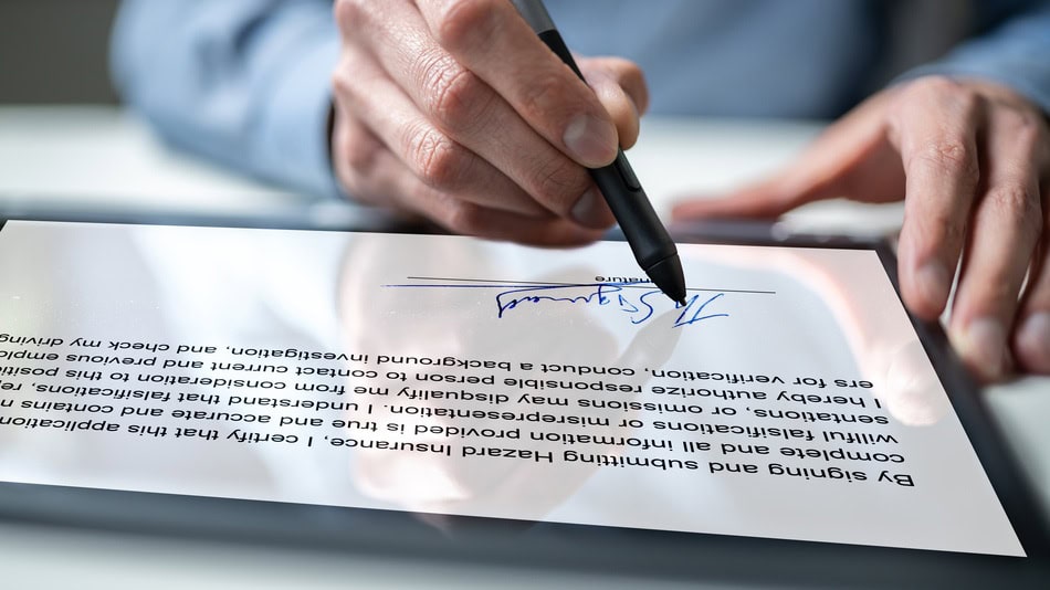 Es muy común que en la actualidad se confundan términos como la firma digital y la firma electrónica