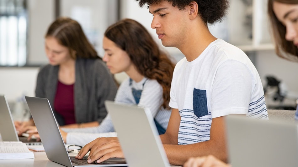 Las TIC en la educación son herramientas que abren muchas posibilidades para la implementación de nuevas metodologías que permitan mejorar la calidad educativa