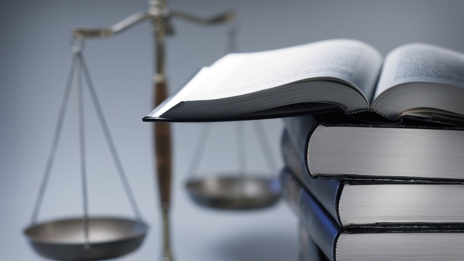 En lo que concierne a lo que es la carrera de Derecho, esta tiene una duración de 5 años académicos o 10 semestres