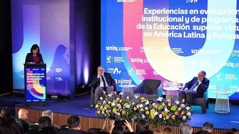 Un momento en el comienzo del seminario celebrado en Chile.