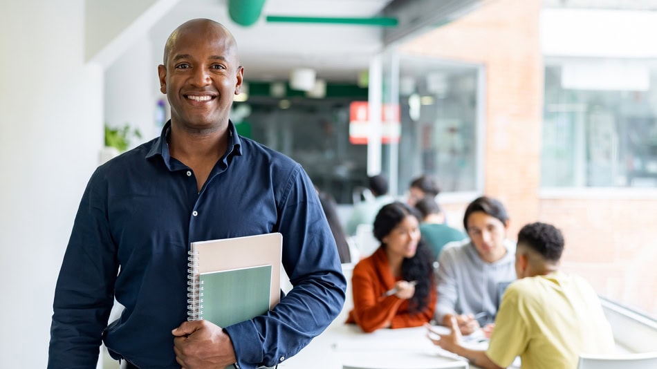 Estudiar una maestría en Educación en UNIR no solo fortalece tu perfil académico y profesional para afrontar con éxito las pruebas del concurso docente