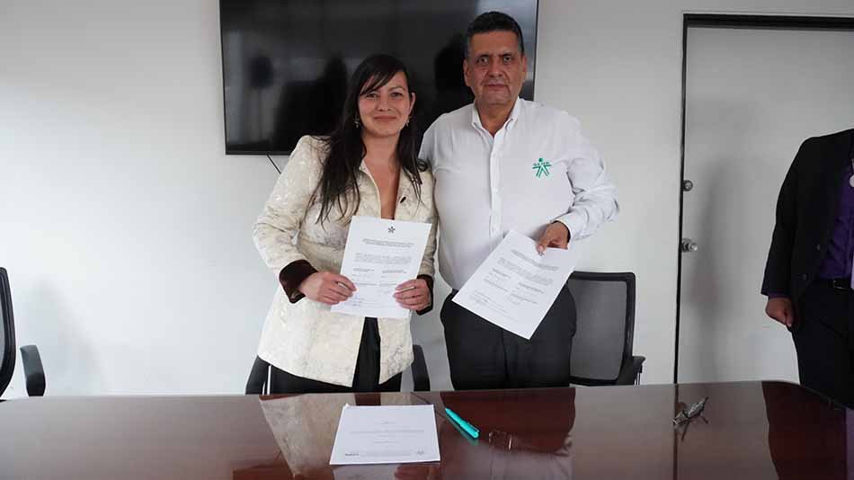 Un momento del encuentro en el que se firmó el convenio.