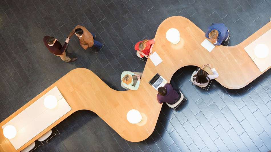 La cultura organizacional de una empresa se puede definir como las políticas, normas, comportamientos, valores y creencias que determinan la identidad de una compañía