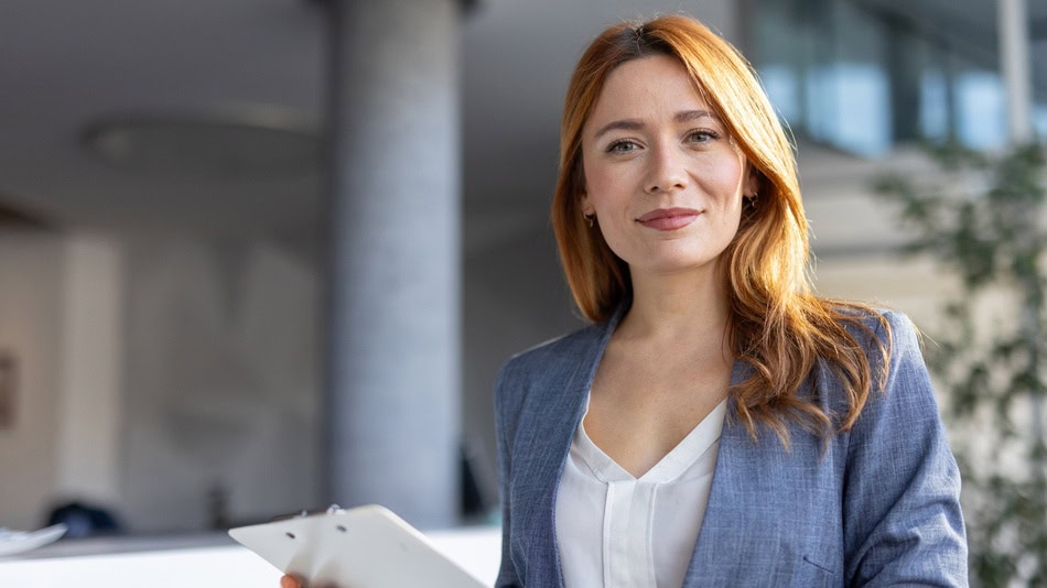 El director o la directora comercial es una figura que debe supervisar todas las operaciones y acciones comerciales de la empresa.