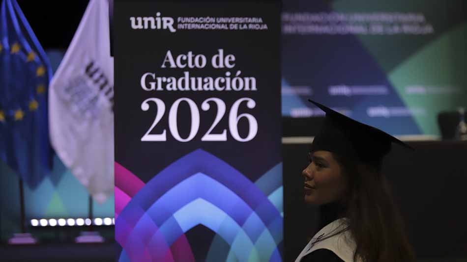 Una egresada, en el pabellón de Corferias.