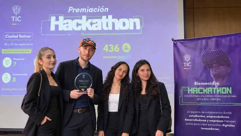 Los estudiantes de esta institución reciben la distinción. 