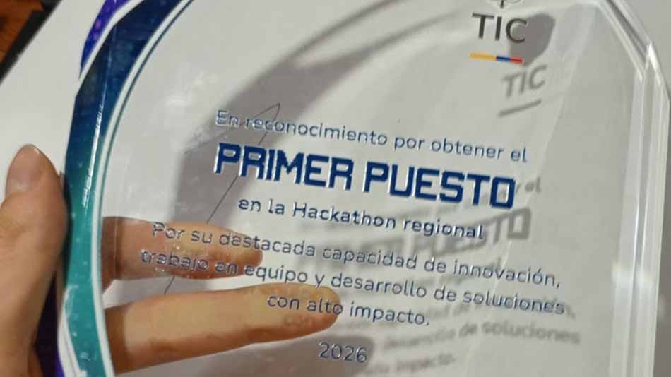 galardón entregado a los alumnos.